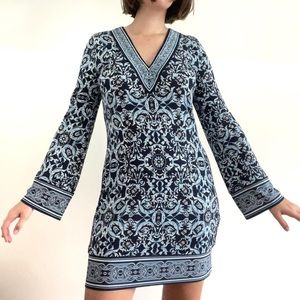 Vneck black and blue paisley shift dress with long flared sleeves